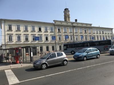 閑散としたのどかな田舎駅