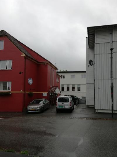 周りは住宅です