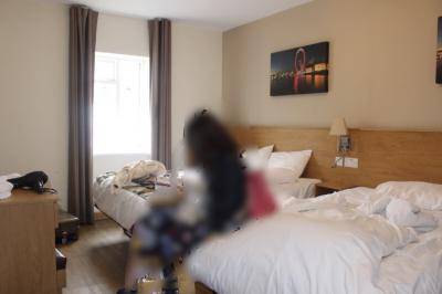 部屋は殺風景な感じ！