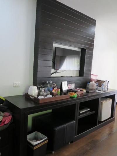 ベッドの前にテレビや冷蔵庫