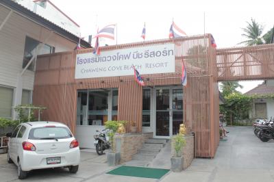 ホテルのフロント。フロントはかなり素っ気ない。