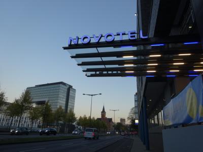 ホテルの正面にはクランホイザーが見えます