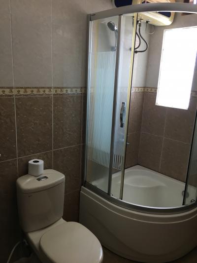 アップグレードされたが、このタイプのシャワーは狭く使いにくい