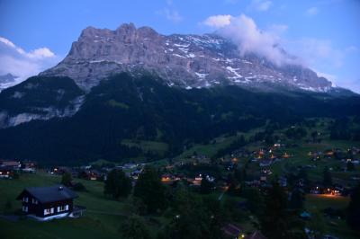 マウンテンビュ－の部屋からアイガ－目の前
