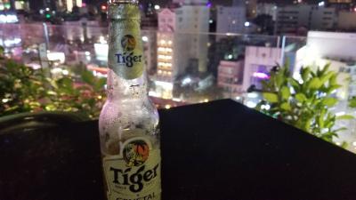 ルーフトップバー。　ビールは税サ込70Kドンくらい