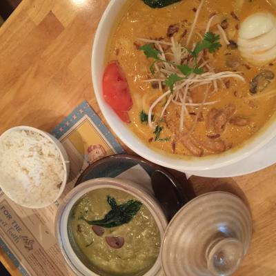 ラクサとグリーンカレー