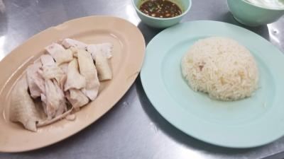 ピンクのカオマンガイはやっぱりうまい。