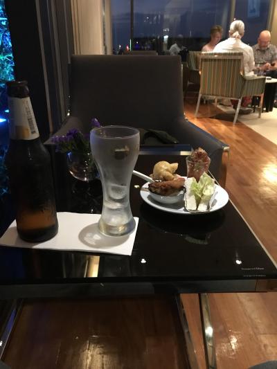 ラウンジでのハッピーアワー