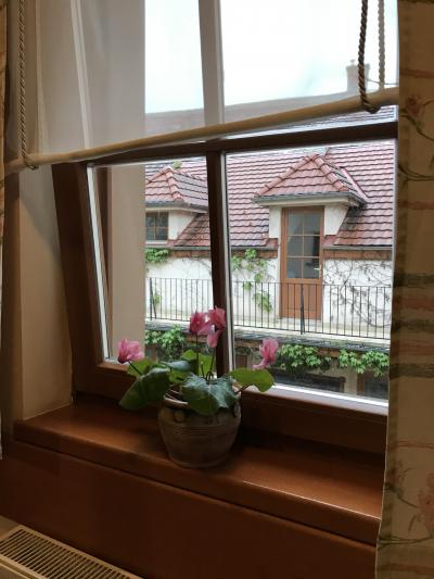 中庭からのホテル外観