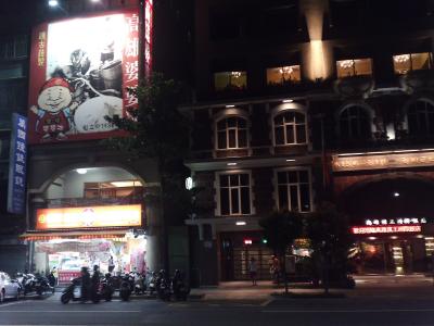 隣に「高雄婆婆冰」