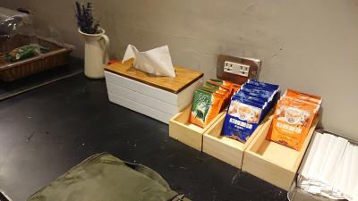 共有スペース内に、インスタントコーヒーと阿里山茶