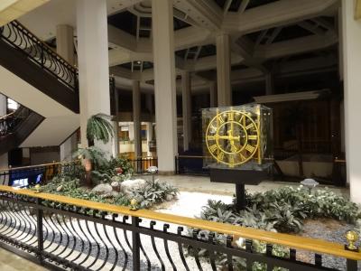 吹き抜け部のあるロビー