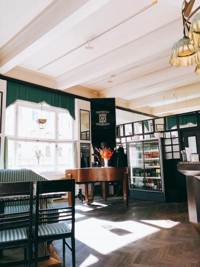 キュビズム建築巡りの休息ポイント