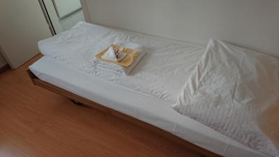 街なかから少し離れた静かで質素な宿泊施設