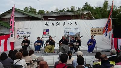 三味線の音に触れる祭り