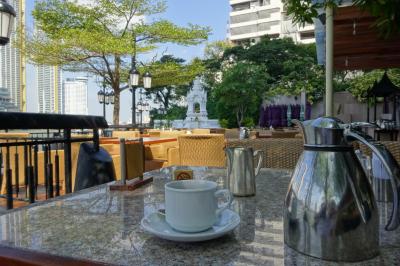 チャオプラヤー川をながめるカフェレストランです。