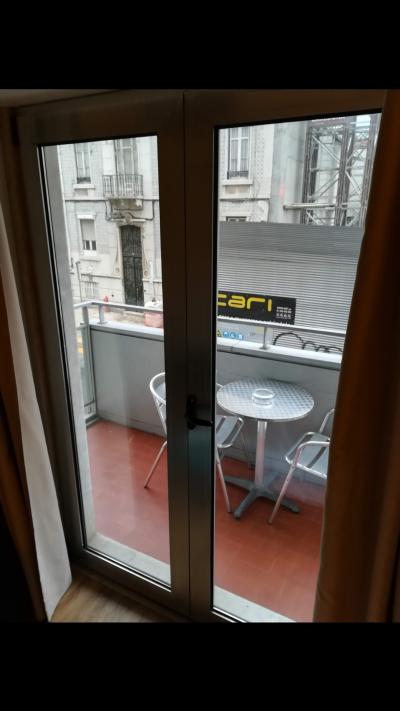 客室からテラスに出られました。