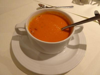 夜コースのスープ　トマトのクリームスープ