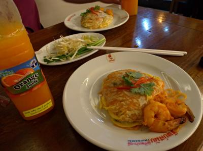 夜遅くでも食べれるパッタイ有名店