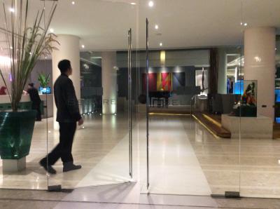 ドアもサッと笑顔で開けてくれる