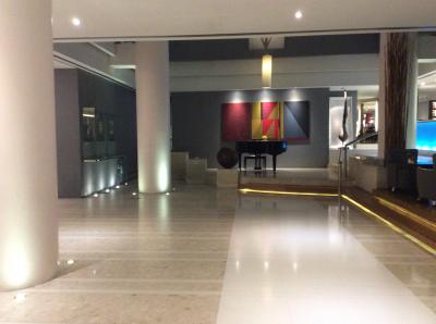 ロビーもおしゃれでスッキリした感じ