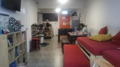 共用スペース、ベッドは狭いので、こちらでノンビリできます