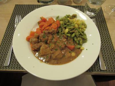 夕食で出た牛肉の煮込み。