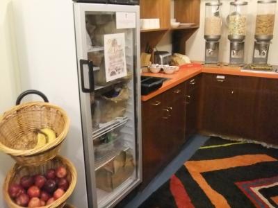 いい意味でシック　あとはパンにヨーグルト　ジュースにコーヒー