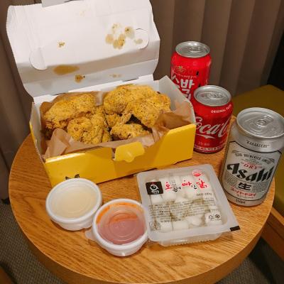 明洞が近いのでチキンテイクアウト冷めずに食べられましたよ！