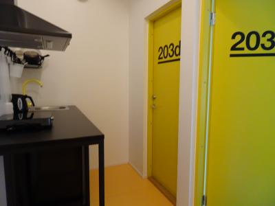 個室の前には、簡易キッチンあり