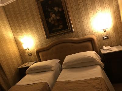 スタンダードなダブルルームです