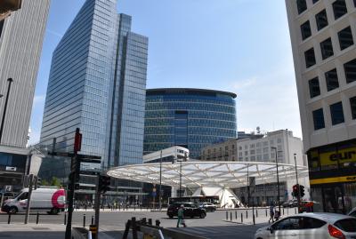 最寄り駅のロジェ駅。地下鉄から上がった所。