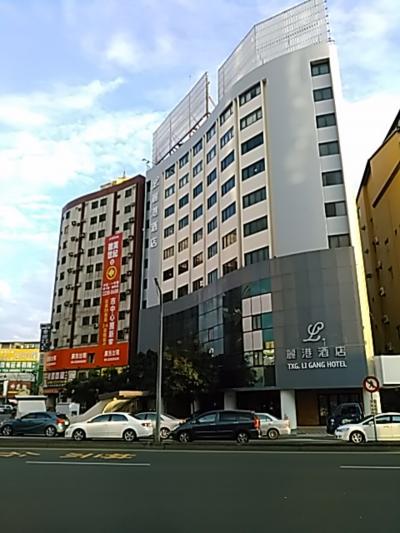 駅前の大通り(台湾大道一段)沿いです