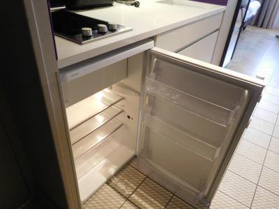 冷凍庫付きの冷蔵庫あり。