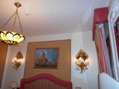 ちょっと古風な感じで可愛いお部屋。