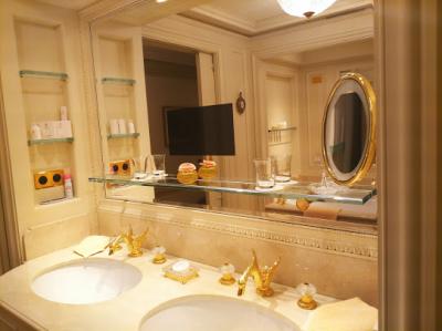 ダブルシンクでテレビ付きです