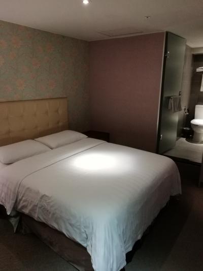 窓なしの部屋でも短期滞在なら十分でした