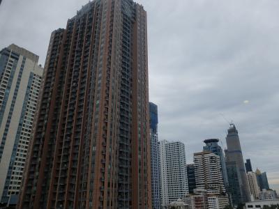 MRTペップリ－駅のそば。再開発が急ピッチで進む。