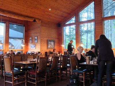 一度はホテル敷地内のレストランもお試ししてみましょう。