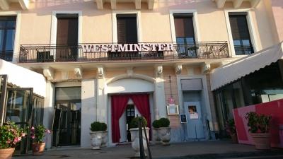 ホテルの入り口