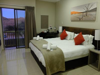 ダブル・ルーム。どこと言って問題は無いのに味気ない感じ。