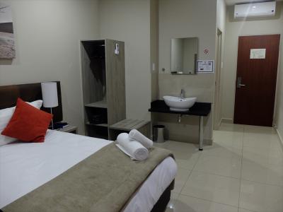 洗面台は、浴室ではなく客室の片隅にある造り。