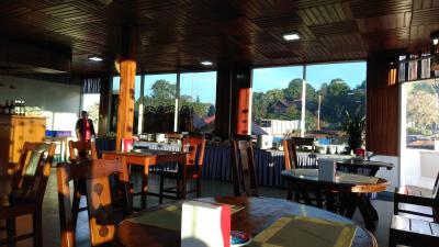 明るい食堂です。朝食付きに泊まりました。