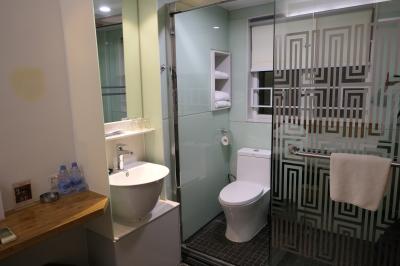 トイレ・シャワー側に窓あり