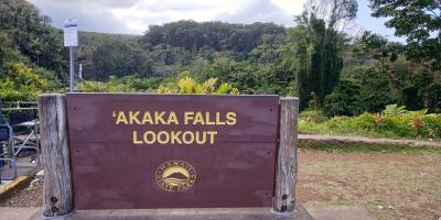 観光スポット　アカカフォールズ