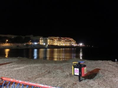 夜のホテル外観