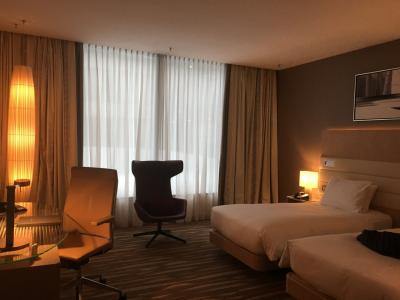 イスは思ったほど座り心地は良くなかったけどオシャレ