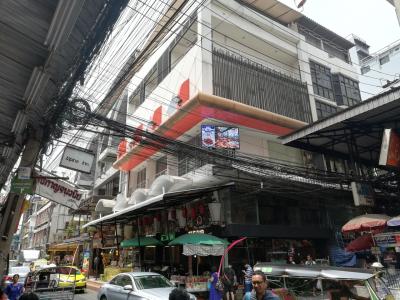 ホテルの外観、古いビル