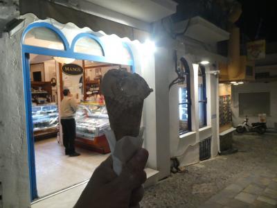 ホテルの裏にあるアイスクリーム屋さん