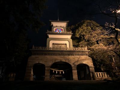 ステンドグラスが特徴的な神社です。